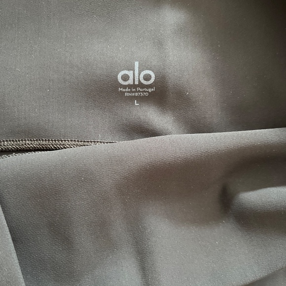ALO shorts - Picture 6 of 9